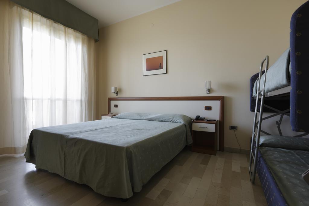 Hotel Continental Fano Habitación foto
