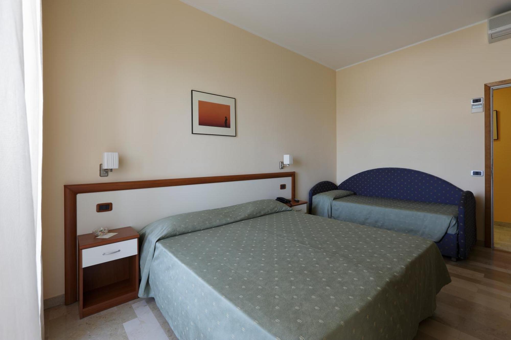 Hotel Continental Fano Habitación foto